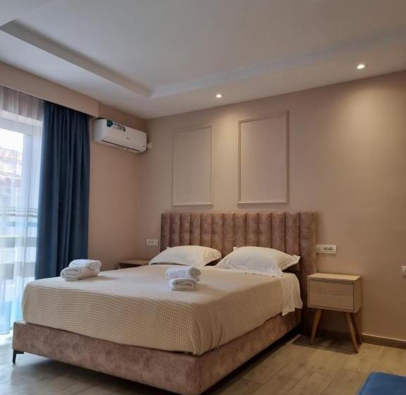 Quarto Triplo Comfort, Himara 28