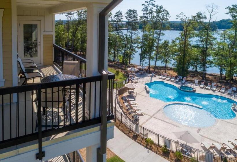 キングサイズベッドのスイートルーム, Lakeside Lodge Clemson