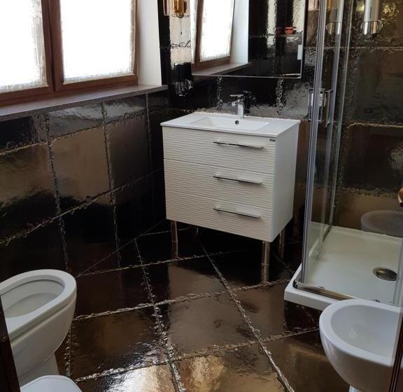 标准间, Liberty Rooms