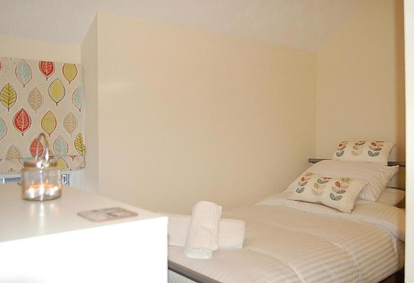 Семейный Номер, Saint Cadfans Lodge