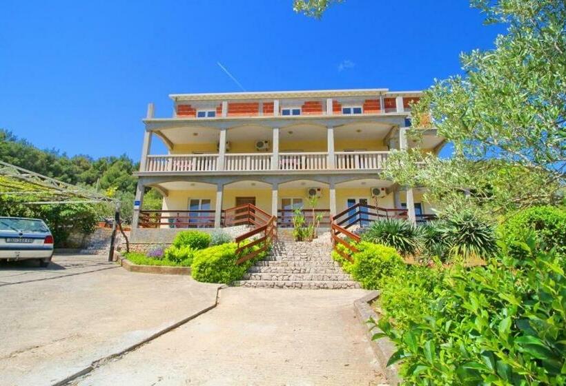 آپارتمان 2 خوابه با چشم‌انداز دریا, Apartments Veselka