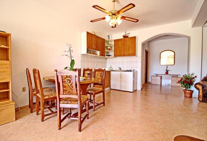 آپارتمان 2 خوابه با چشم‌انداز دریا, Apartments Veselka
