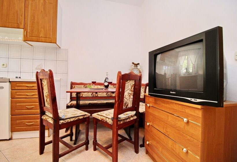 آپارتمان سوپریور 1 خوابه, Apartments Veselka