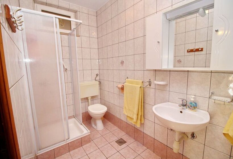آپارتمان سوپریور 1 خوابه, Apartments Veselka