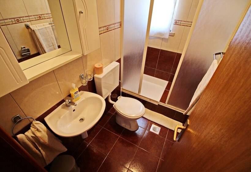 Апартаменты 1 Спальня Вид на Сад, Apartments Veselka