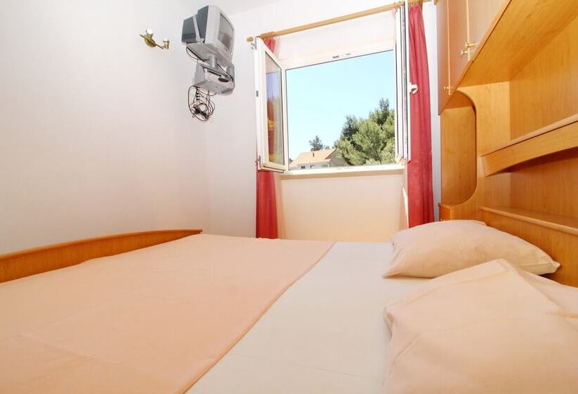 آپارتمان 1 خوابه با چشم‌انداز باغ, Apartments Veselka