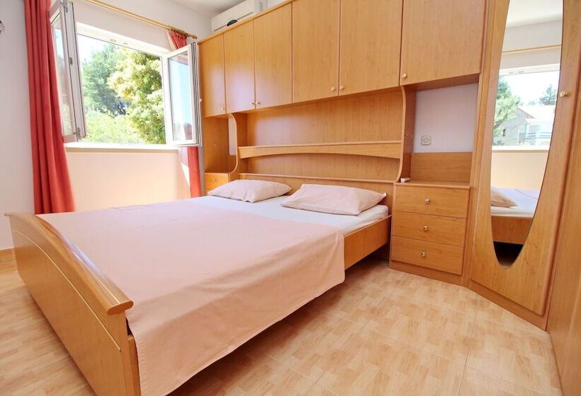 Апартаменты 1 Спальня Вид на Сад, Apartments Veselka