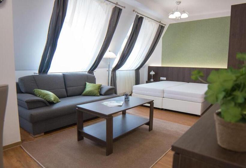 استودیوی استاندارد, Mecset Apartman