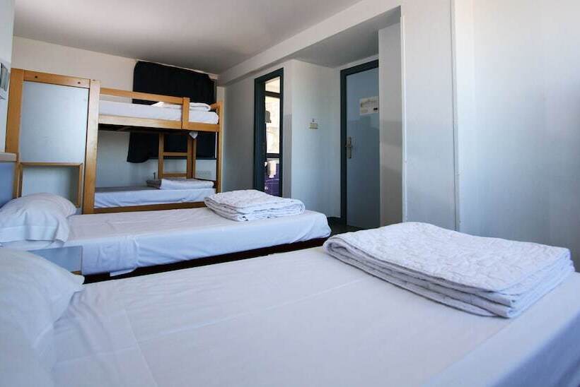 اتاق استاندارد چهار تخته, Bilbao Hostel