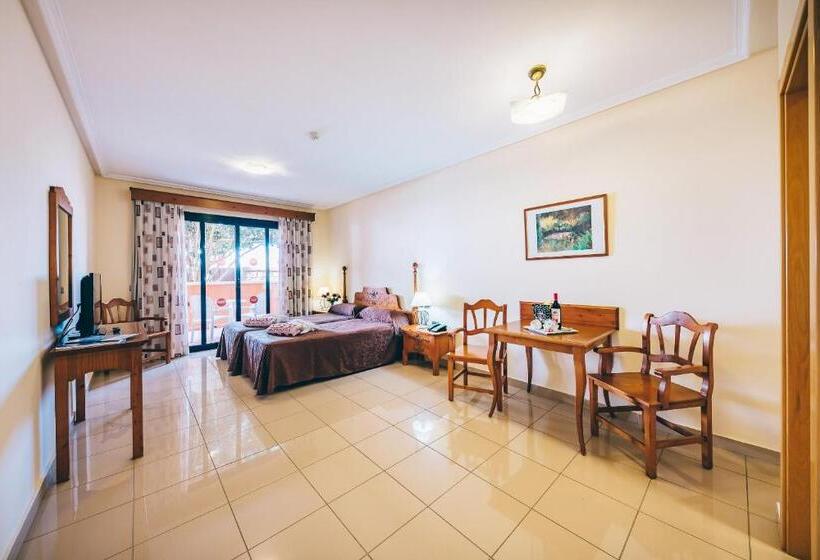 Chambre Standard avec Terrasse, Grand Muthu Golf Plaza Hotel & Spa