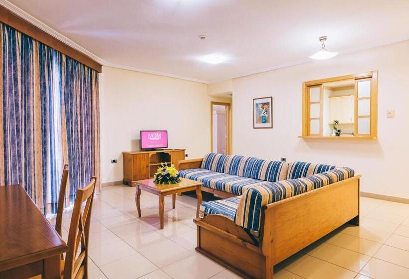 Chambre Familiale Vue Piscine, Grand Muthu Golf Plaza Hotel & Spa