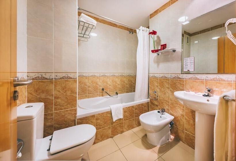 Chambre Standard avec Terrasse, Grand Muthu Golf Plaza Hotel & Spa
