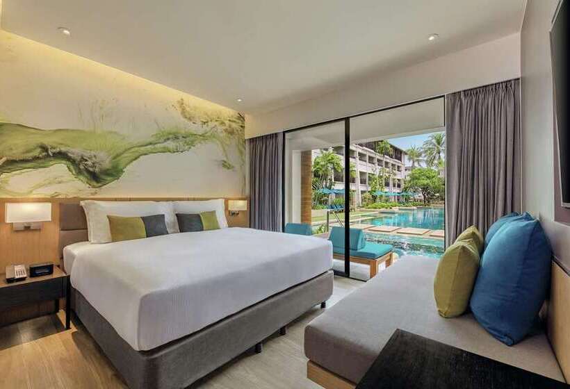اتاق استاندارد با چشم‌انداز استخر, Hilton Mumbai International Airport