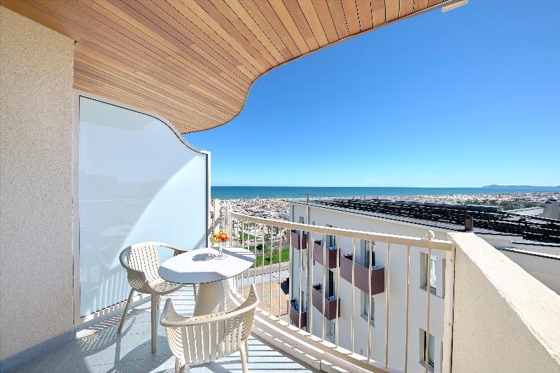 اتاق راحتی با چشم‌انداز دریا, Savoia Hotel Rimini