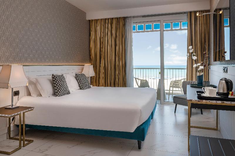 اتاق لوکس با چشم‌انداز دریا, Savoia Hotel Rimini