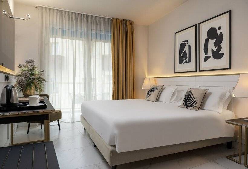 اتاق راحتی با چشم‌انداز دریا, Savoia Hotel Rimini
