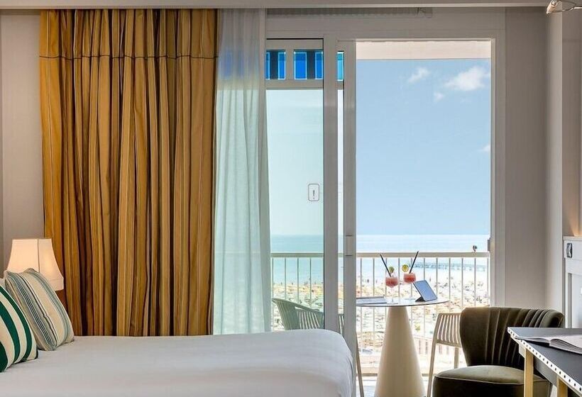 اتاق لوکس با چشم‌انداز دریا, Savoia Hotel Rimini
