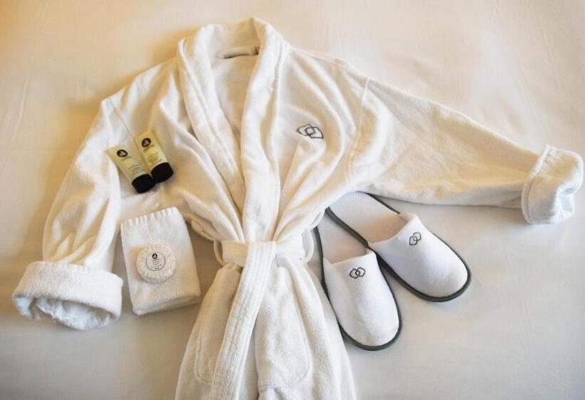 キングサイズベッドのジュニアスイート, Sofitel Montreal Golden Mile