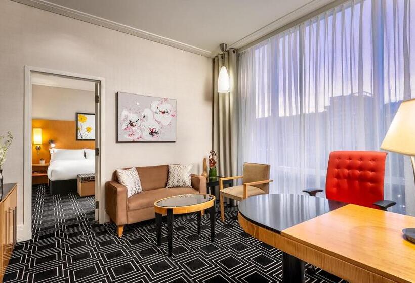 山の見えるジュニアスイート, Sofitel Montreal Golden Mile
