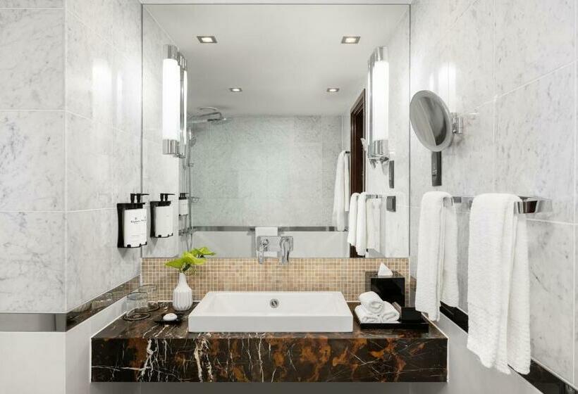 חדר דחוקס עם מיטת קינג, Sofitel Warsaw Victoria