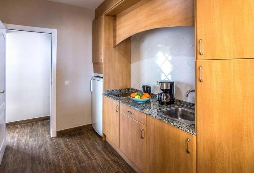 Люкс Премиум Вид на Бассейн, Vitalclass Lanzarote Resort