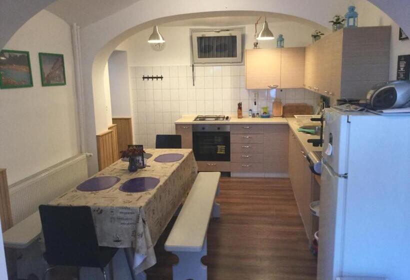 Четырехместный Номер Стандарт, Avas Apartman