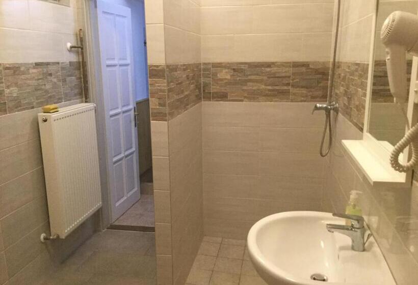 Четырехместный Номер Стандарт, Avas Apartman