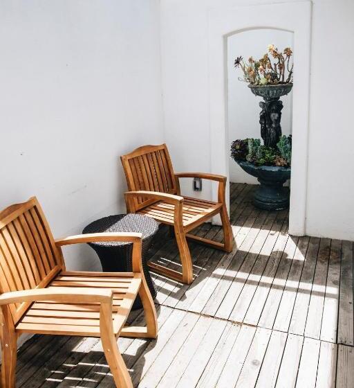 스위트, Cottage Inn & Spa
