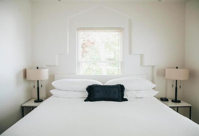 스위트, Cottage Inn & Spa