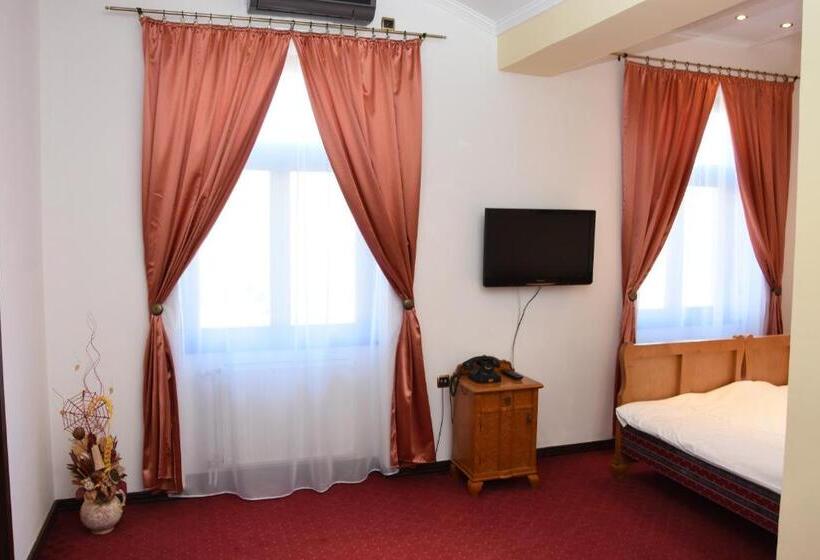 سوییت با چشم‌انداز باغ, Guest House Vila Lujza