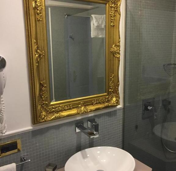 Quarto Deluxe, Capri Bougainville