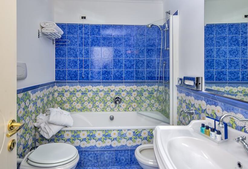 Номер Deluxe Вид на Море, Relais Maresca Luxury Small Hotel & Terrace Restaurant