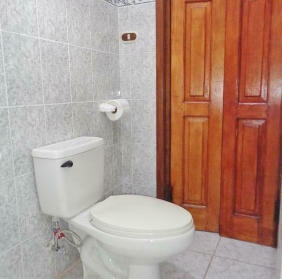 اتاق لوکس با بالکن و چشم‌انداز دریا, Livingston Resort