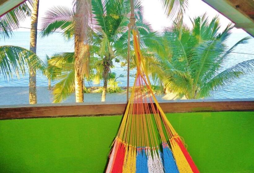 اتاق لوکس با بالکن و چشم‌انداز دریا, Livingston Resort