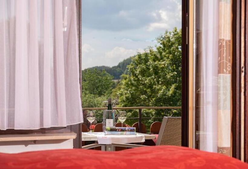Номер Стандарт с Балконом, Landhaus Heimisch Bed & Breakfast