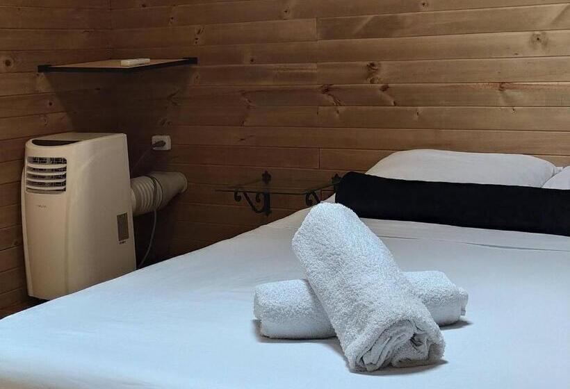 חדר דלוקס, Cloud9 Hostel