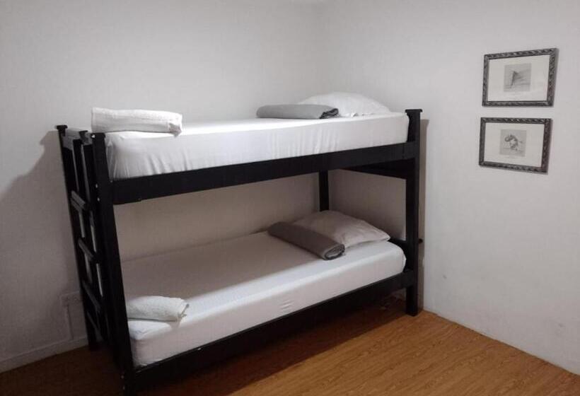 חדר סטנדרט, Cloud9 Hostel