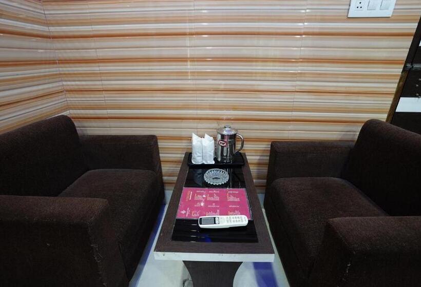 Deluxe Rum, Tirupati Lodge Njp