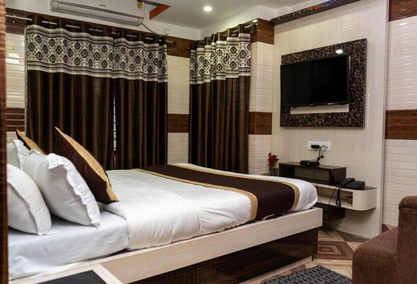 Deluxe Rum, Tirupati Lodge Njp