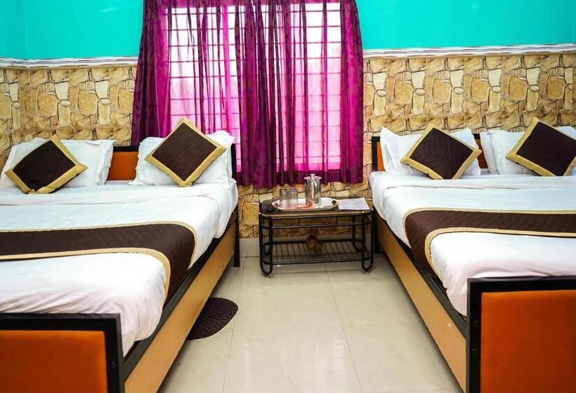 Klassiskt Fyrbäddsrum, Tirupati Lodge Njp