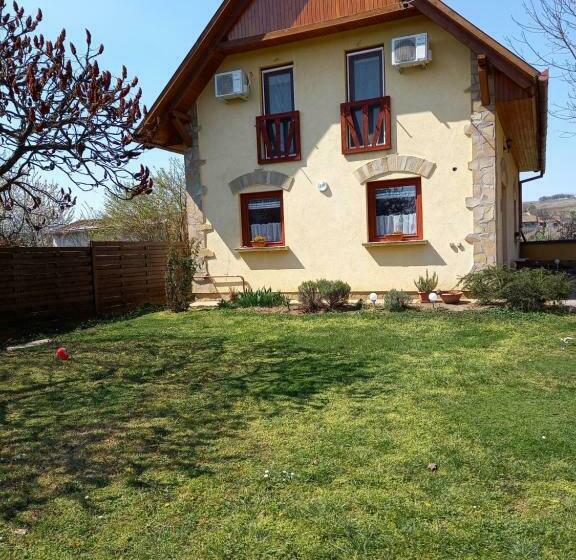 غرفة قياسية, Burai Vendégház