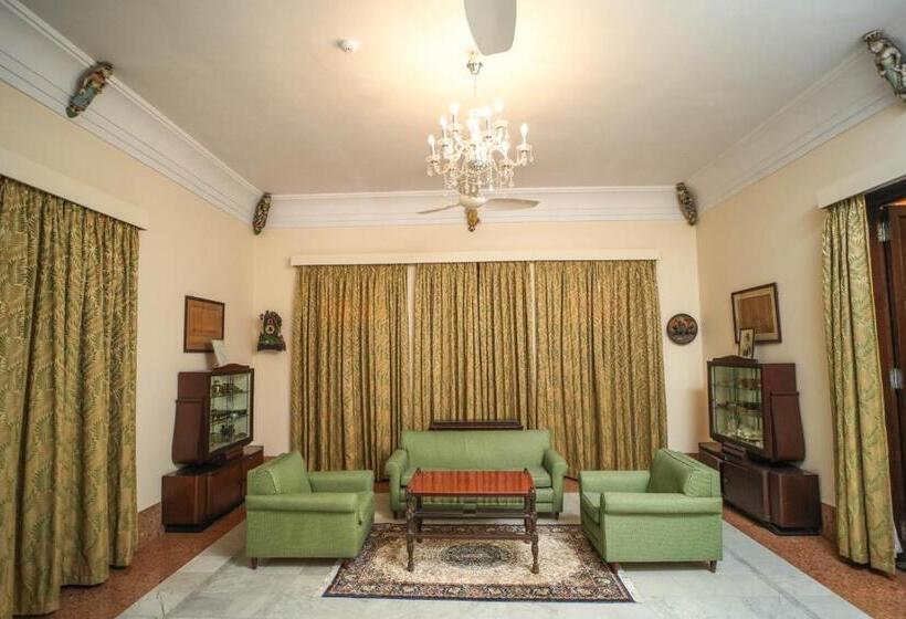 اتاق استاندارد با بالکن, Nilambag Palace