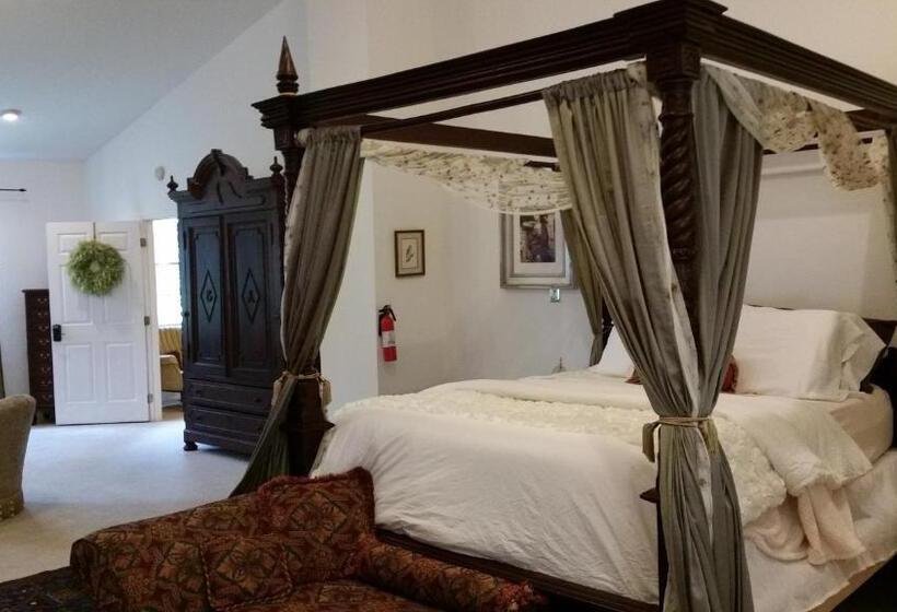 Люкс с Балконом, Stone Manor Boutique Inn