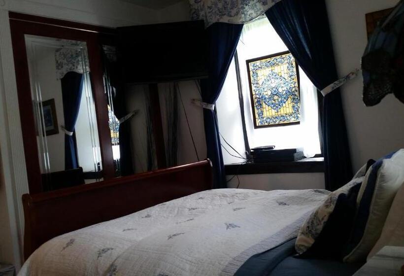Номер Deluxe с Гидромассажем, Stone Manor Boutique Inn