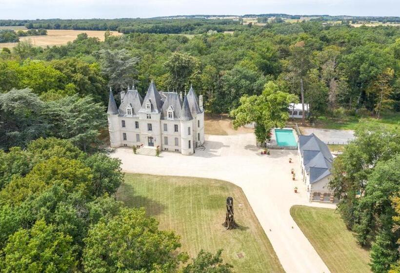 Четырехместный Номер Стандарт, Château De Baillant   Futuroscope