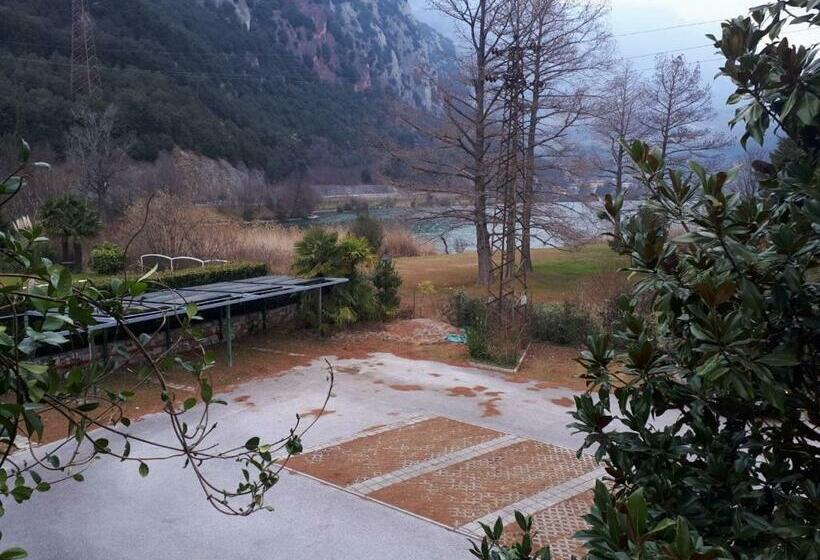 디럭스 룸, Due Laghi