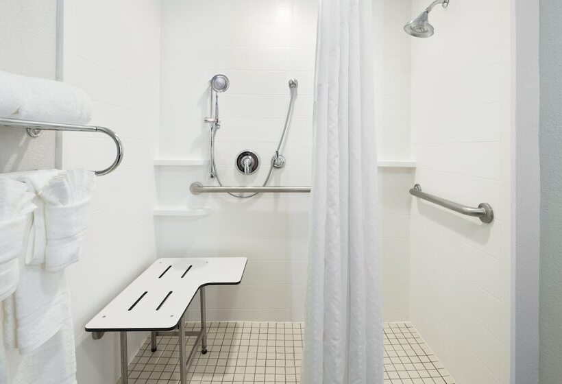 장애인을 위한 스위트, Holiday Inn Express & Suites   Nearest Universal Orlando, An Ihg