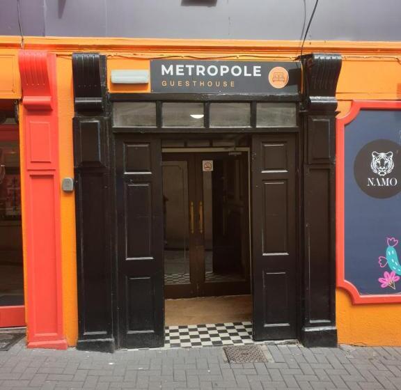 Номер Стандарт, The Metropole
