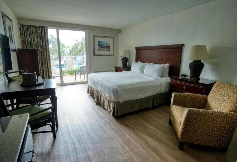 اتاق استاندارد با تخت بزرگ, Treasure Island Hotel And Marina