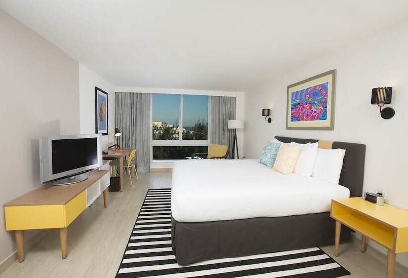 اتاق استاندارد با تخت بزرگ برای معلولان, Warwick Paradise Island Bahamas  All Inclusive  Adults Only